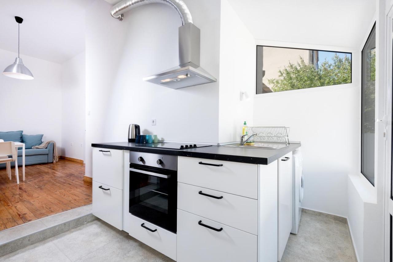The White Apartment - Bogoridi Main Street Burgas Extérieur photo