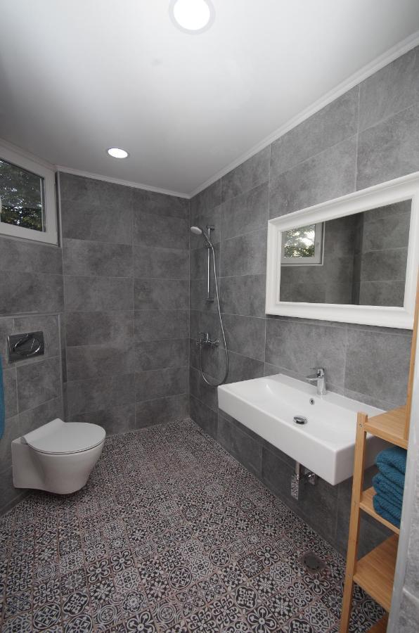 The White Apartment - Bogoridi Main Street Burgas Extérieur photo