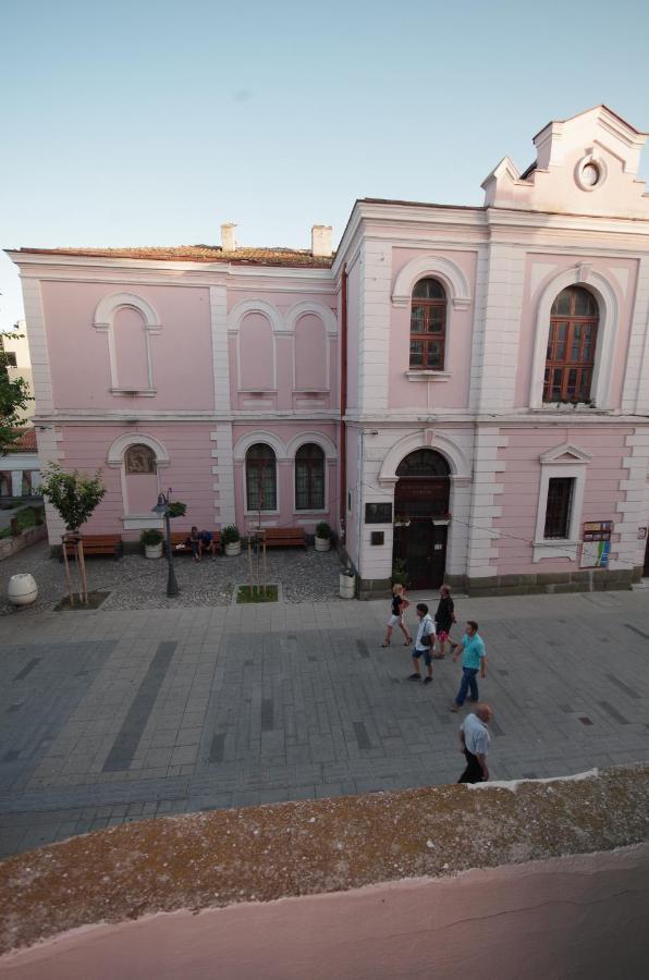 The White Apartment - Bogoridi Main Street Burgas Extérieur photo