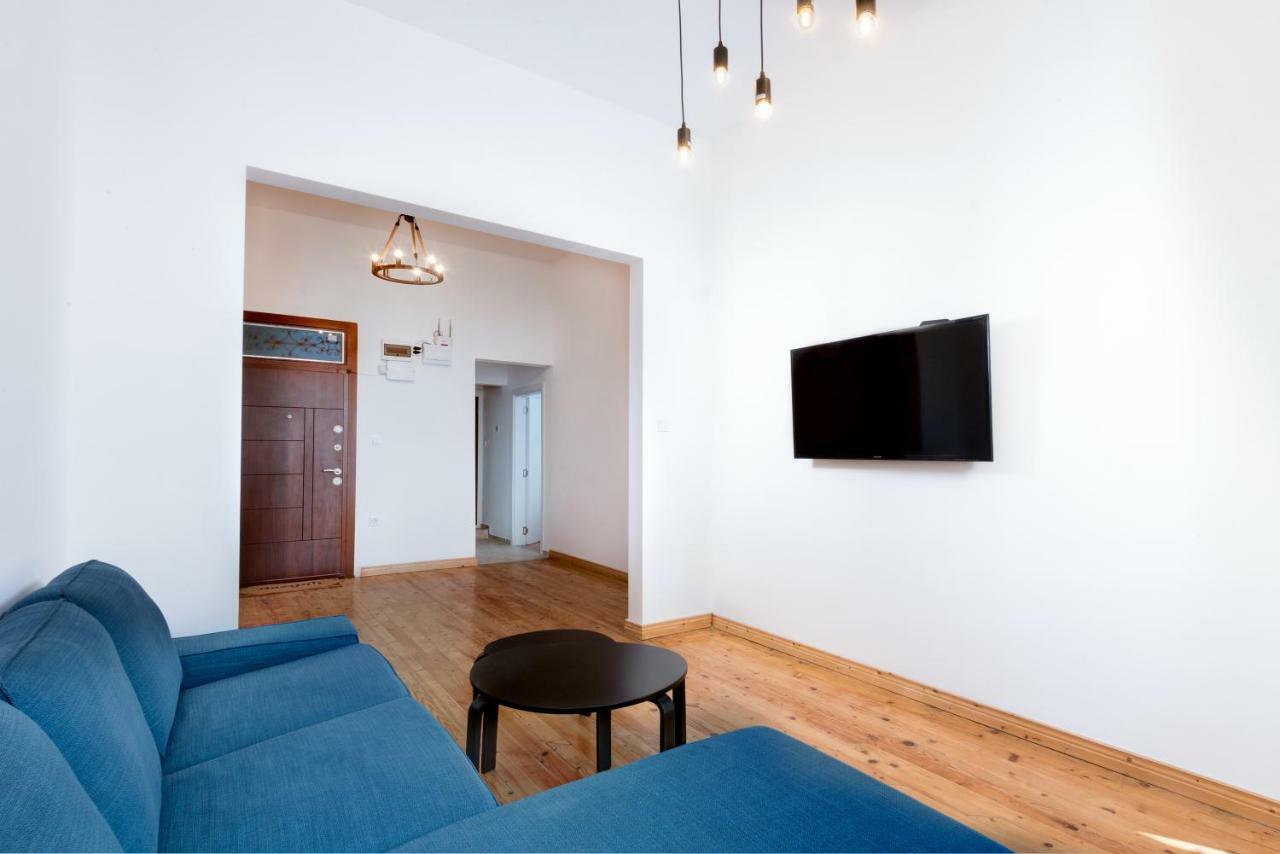 The White Apartment - Bogoridi Main Street Burgas Extérieur photo